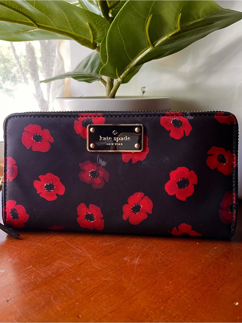 Kate Spade Zippy Wallet Floral Print Red Black